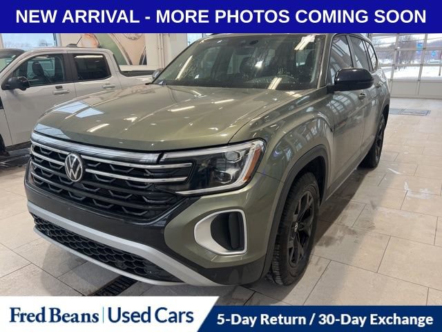Used 2025 Volkswagen Atlas Peak Edition SE image 2