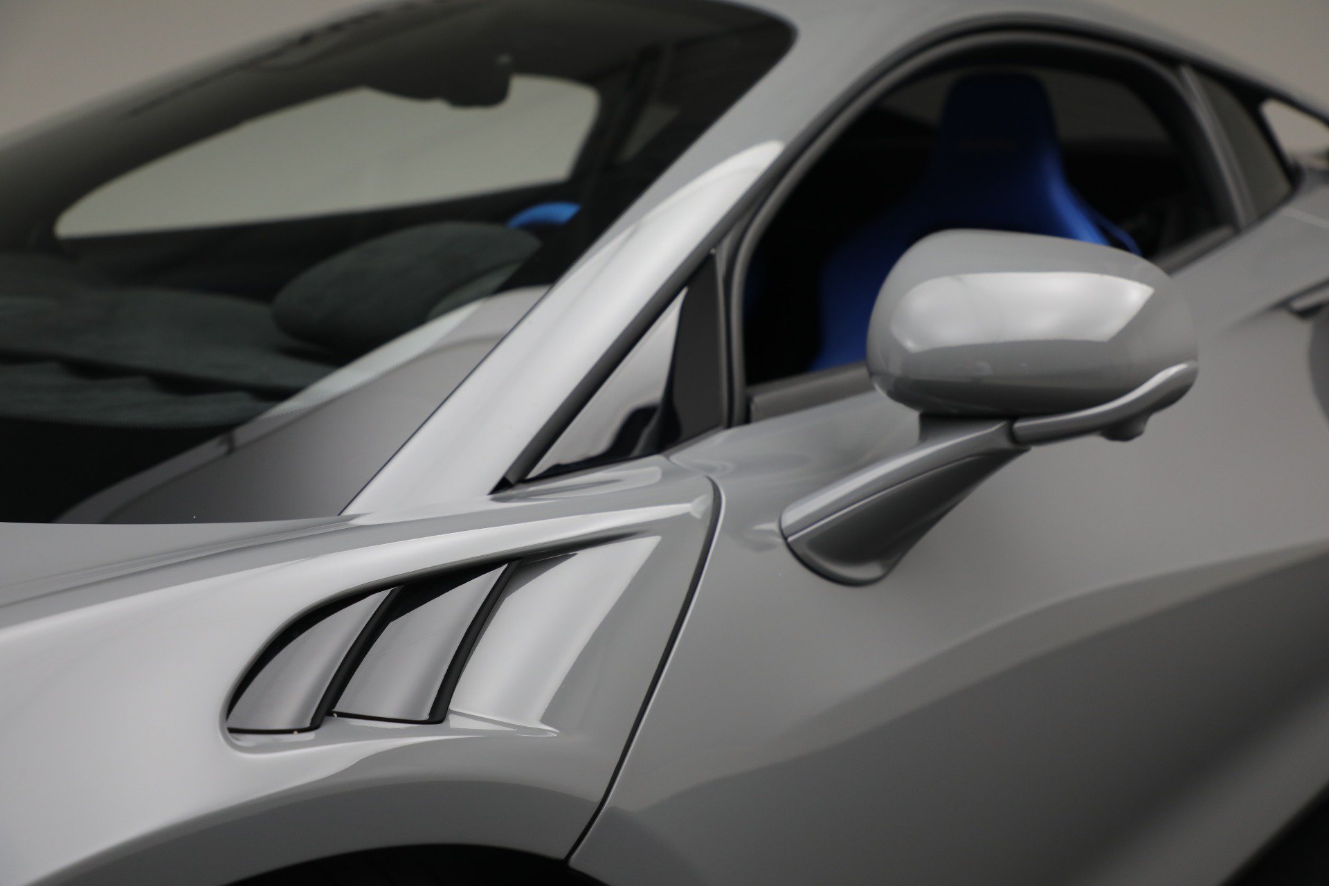Used 2023 McLaren Artura RWD image 34