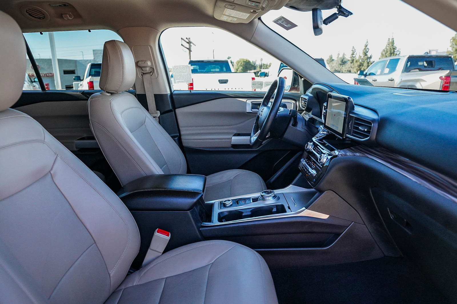 Used 2023 Ford Explorer Limited image 17