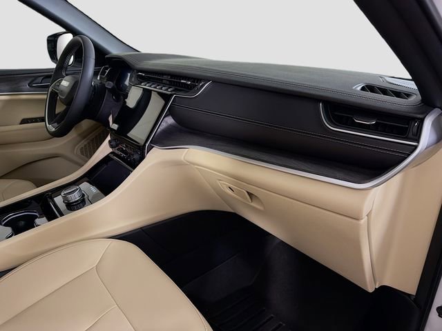 Used 2023 Jeep Grand Cherokee Limited image 30