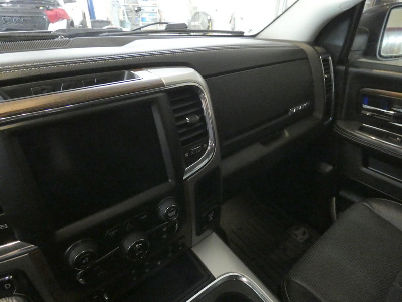 Used 2019 RAM 1500 Laramie AWD/4WD image 13