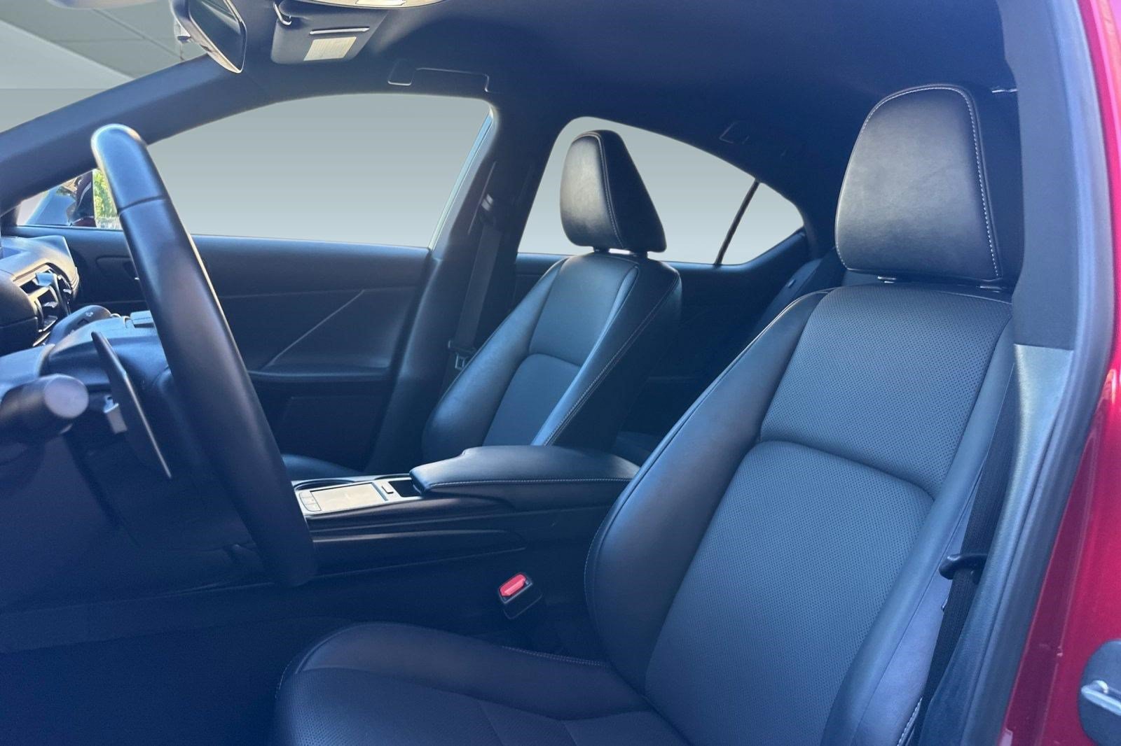 Certified 2024 Lexus IS 300 F Sport RWD image 5