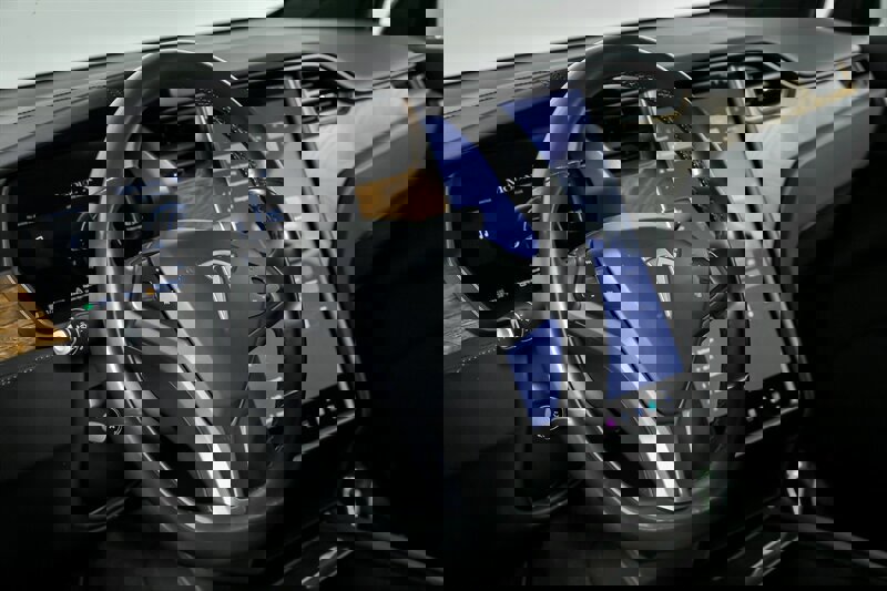 Used 2020 Tesla Model X image 22