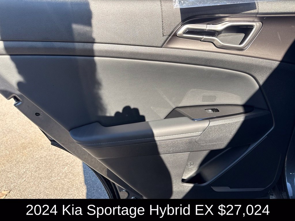Used 2024 Kia Sportage EX AWD/4WD image 15