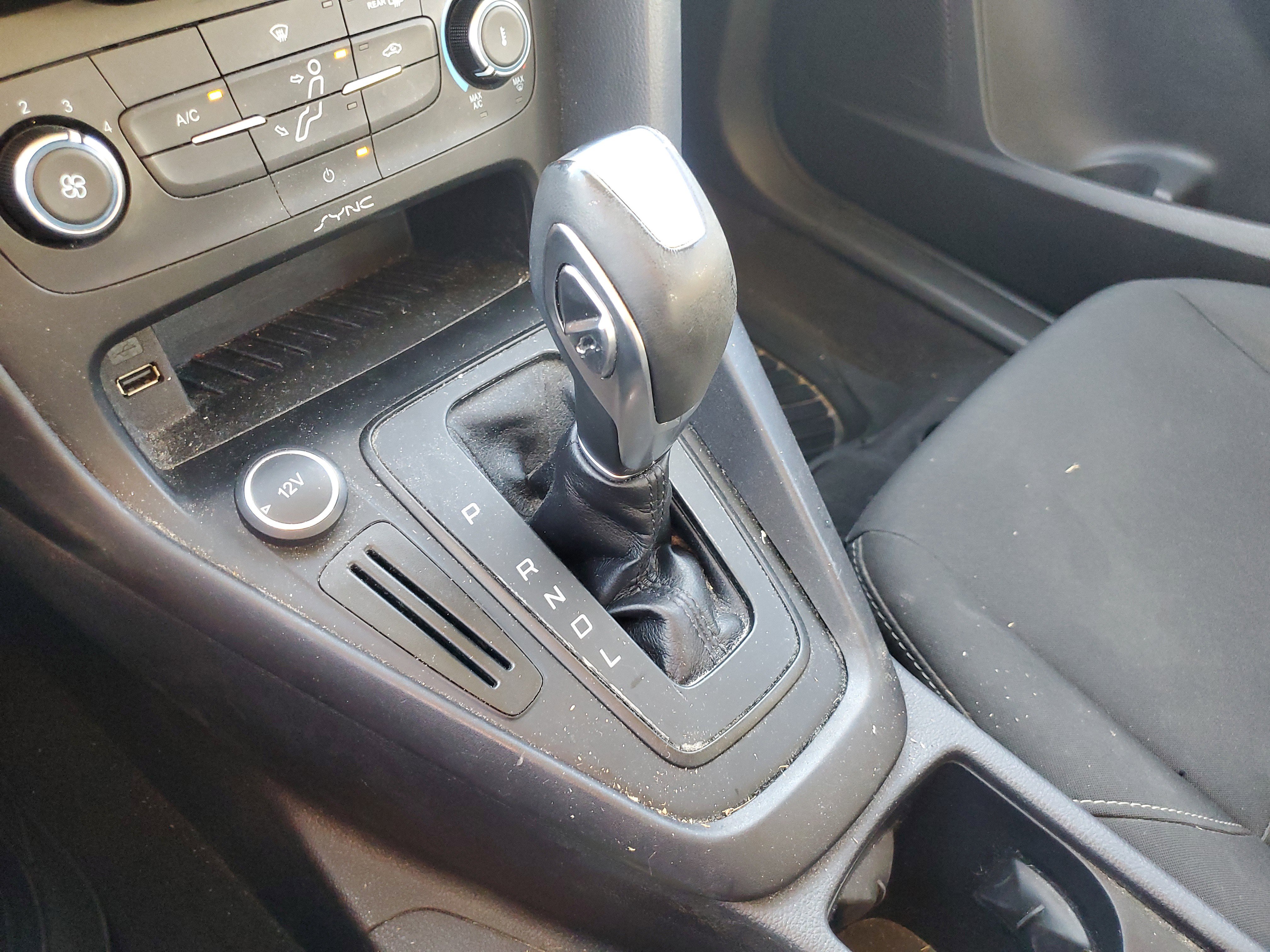 Used 2015 Ford Focus SE image 34