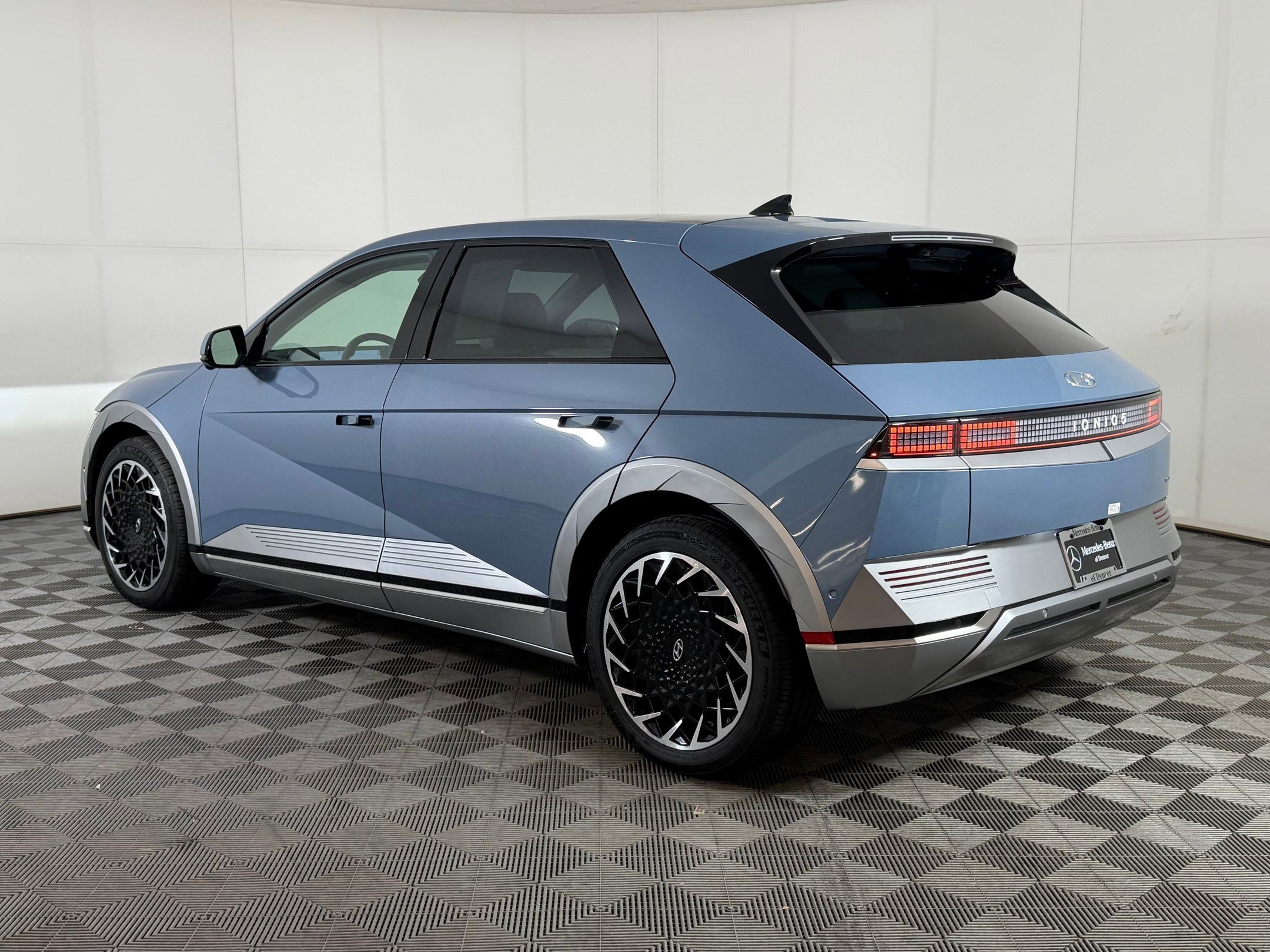 Used 2024 Hyundai Ioniq 5 Limited image 3