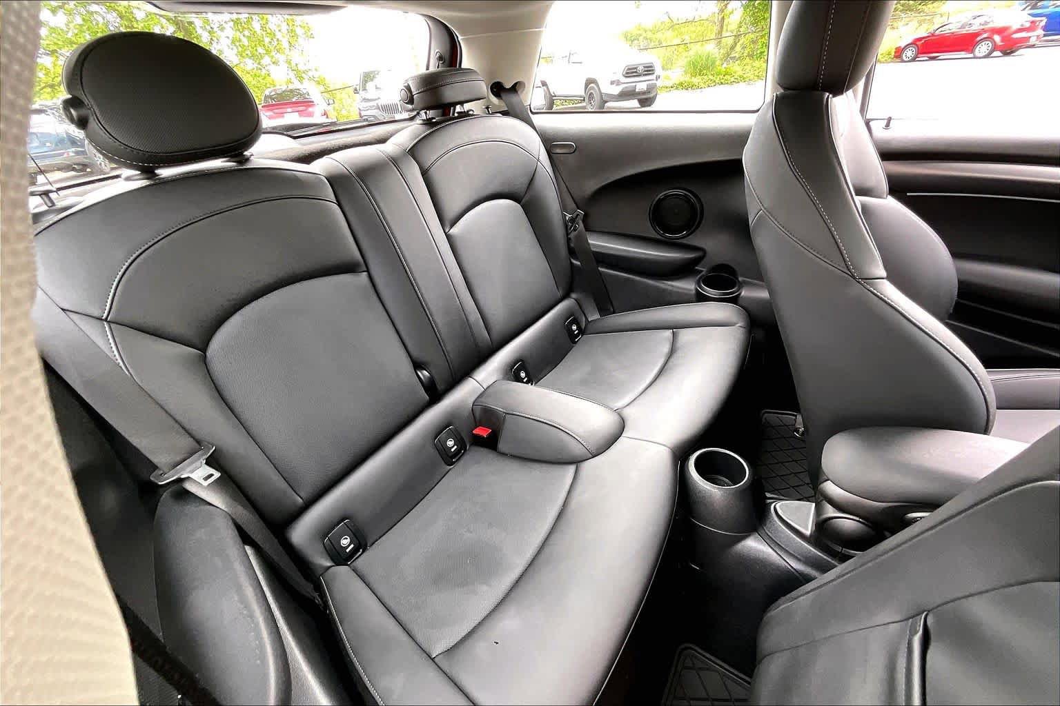Used 2024 MINI Cooper 2-Door Hardtop FWD image 18