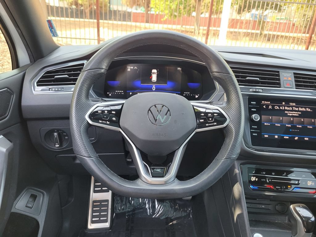 Used 2024 Volkswagen Tiguan SE R-Line AWD/4WD image 17