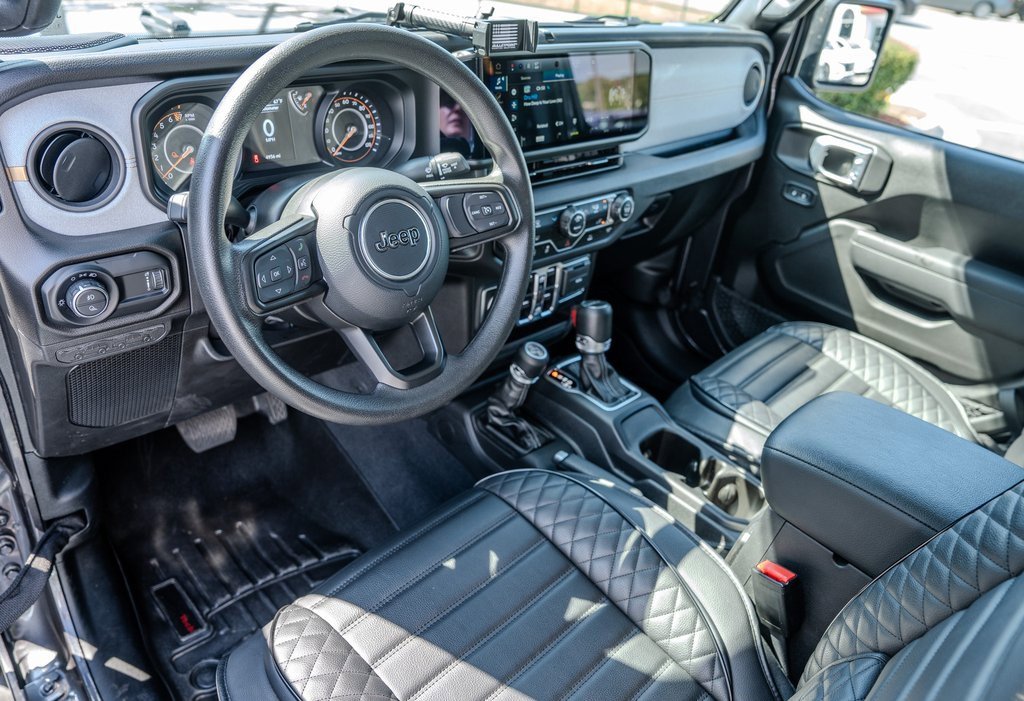 Used 2025 Jeep Gladiator Sport image 5