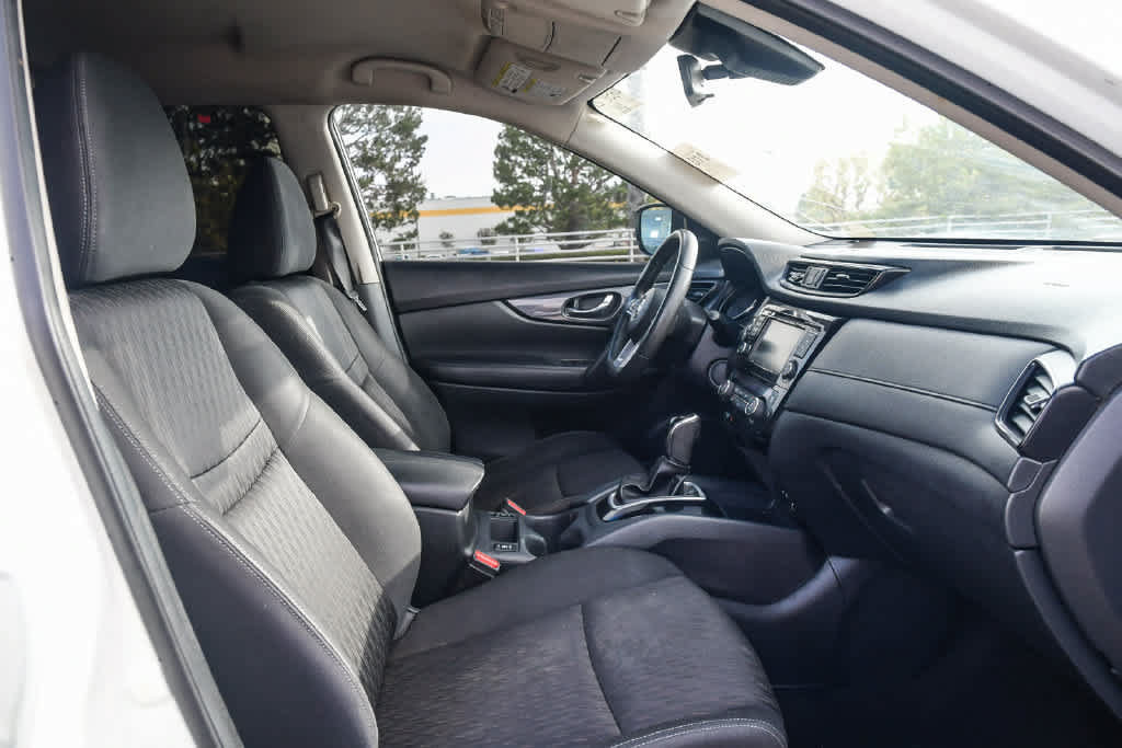 Used 2020 Nissan Rogue SV FWD image 17