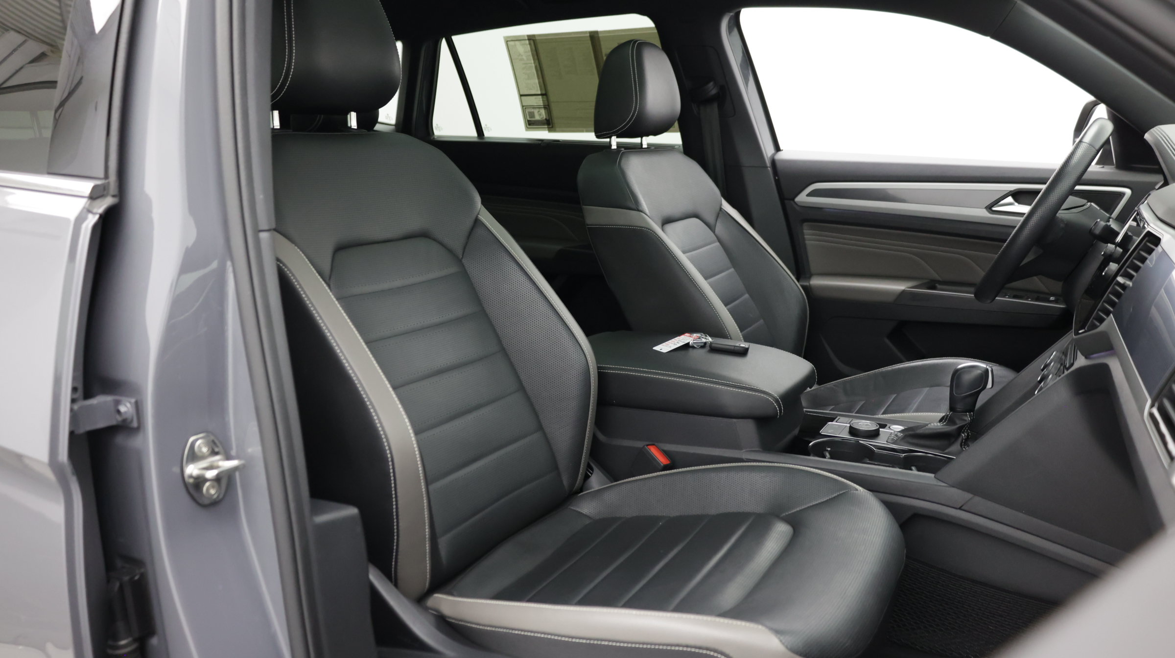 Used 2023 Volkswagen Atlas Cross Sport SEL Premium R-Line AWD/4WD image 48