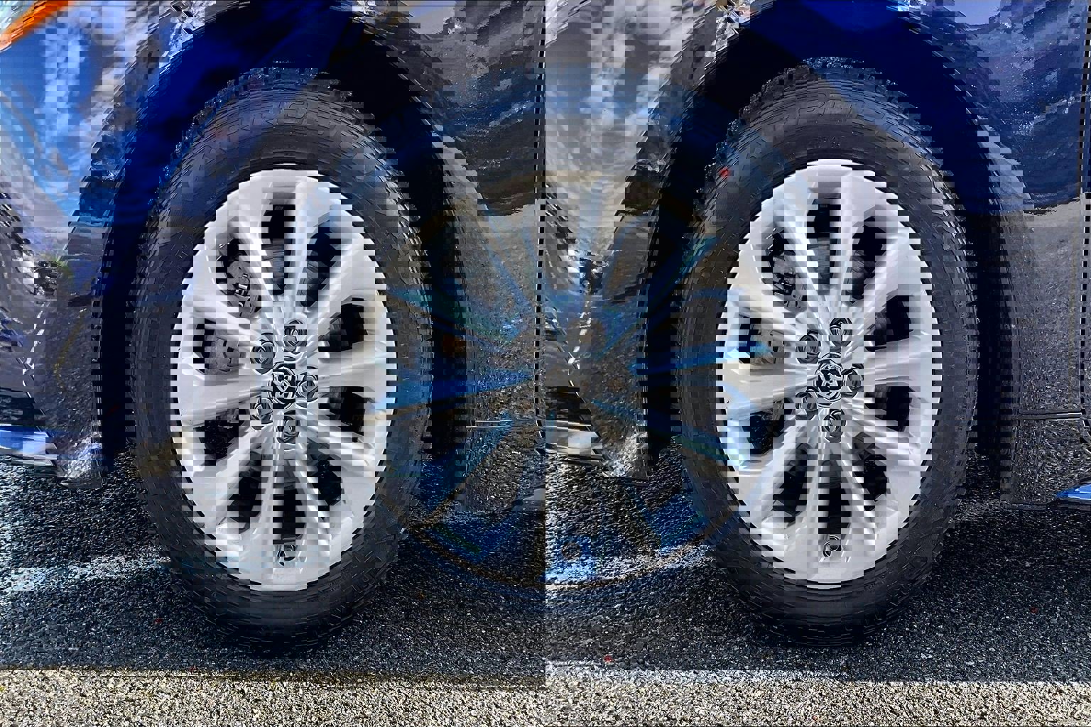 Used 2022 Toyota Corolla LE w/ LE Convenience Package image 9