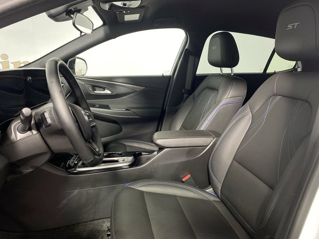 Certified 2025 Buick Envista Sport Touring w/ Convenience I Package FWD image 11