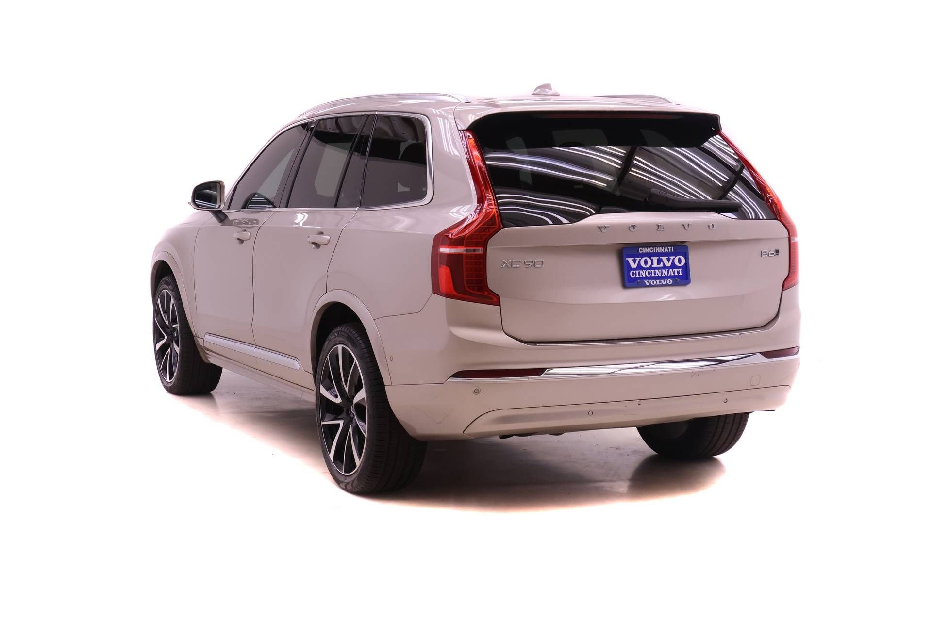 Certified 2023 Volvo XC90 B6 Plus w/ Protection Package Premier AWD/4WD image 5