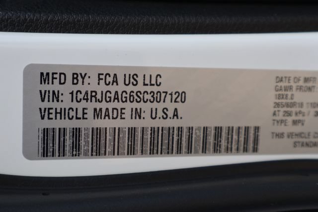 Used 2025 Jeep Grand Cherokee Laredo X RWD image 30