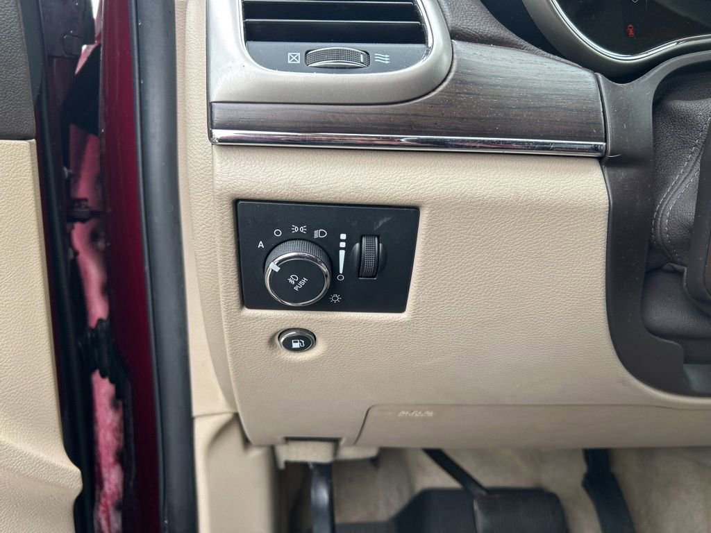 Used 2017 Jeep Grand Cherokee Overland AWD/4WD image 16