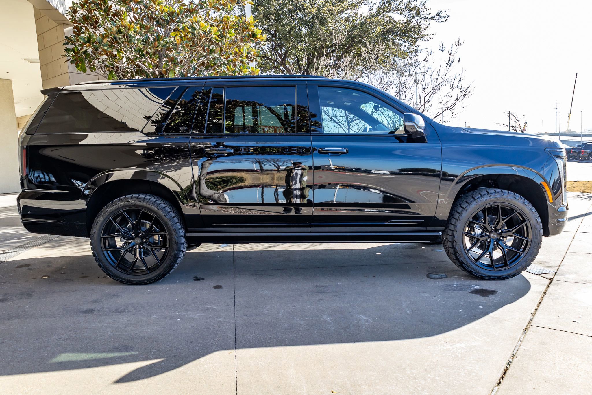 Used 2026 Cadillac Escalade ESV Platinum Sport w/ LPO, ONYX Package image 11