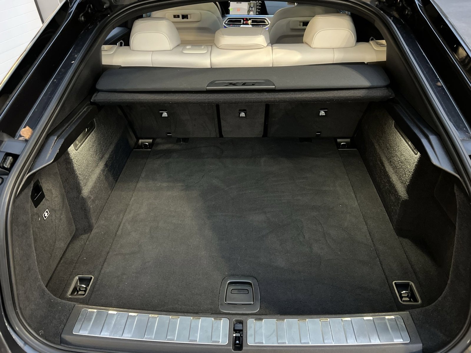 Used 2023 BMW X6 xDrive40i w/ Luxury Seating Package image 24