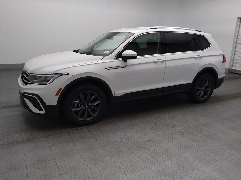 Used 2022 Volkswagen Tiguan SE FWD image 2