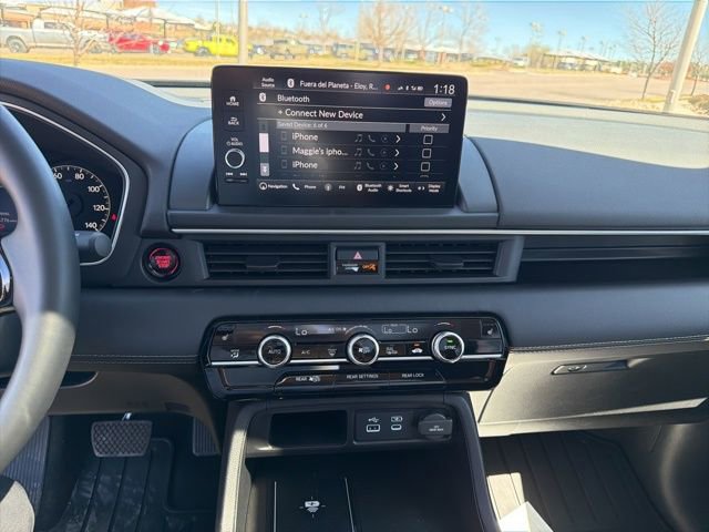 Used 2025 Honda Pilot Touring image 4