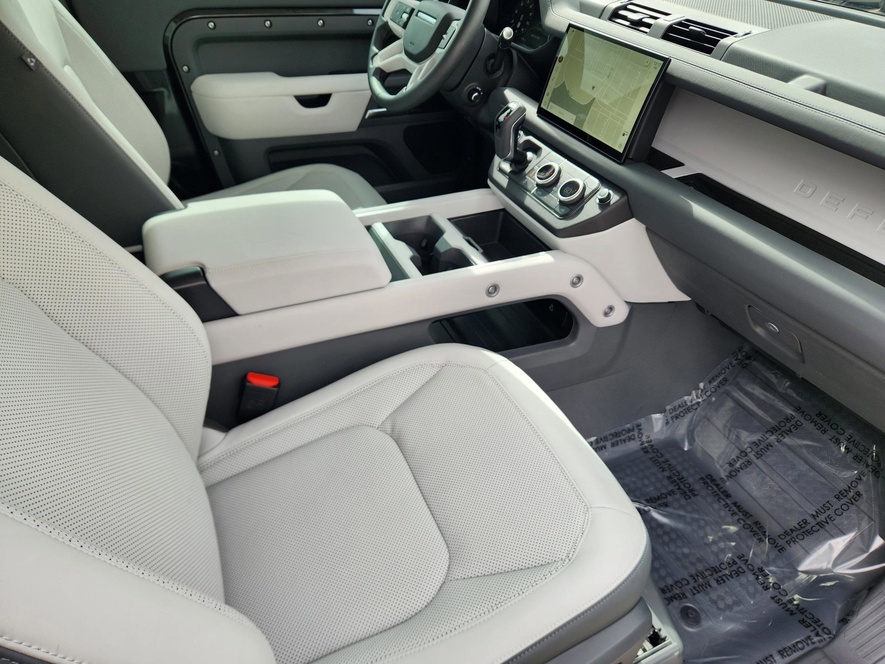 Certified 2025 Land Rover Defender 90 X-Dynamic SE image 12