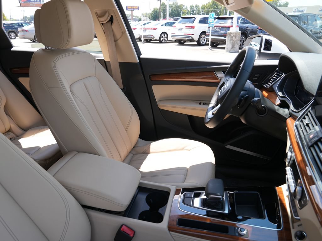 Used 2023 Audi Q5 2.0T Premium Plus w/ Premium Plus Package AWD/4WD image 16