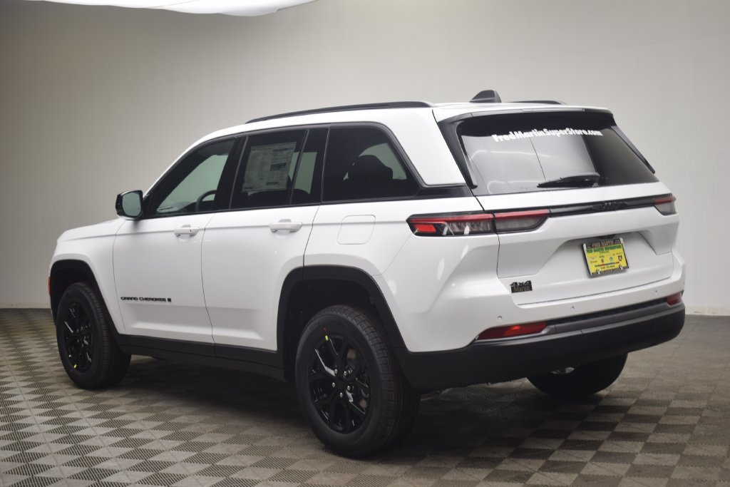 New 2026 Jeep Grand Cherokee Altitude AWD/4WD image 12