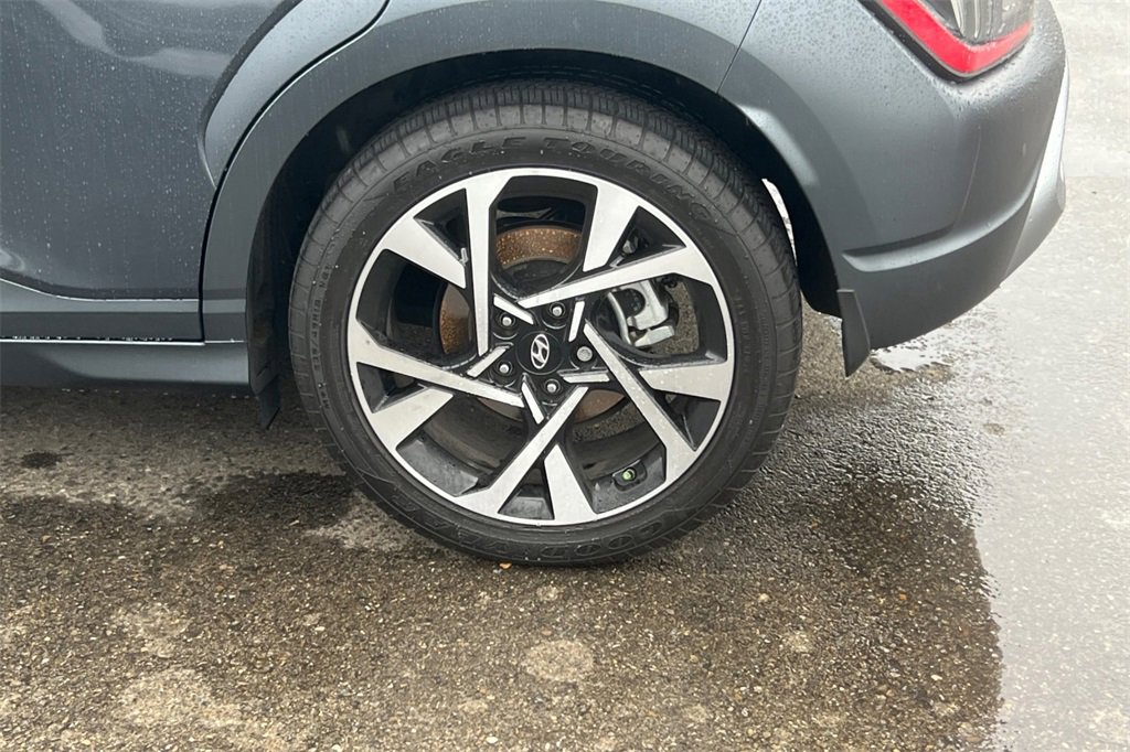 Used 2022 Hyundai Kona Limited w/ Cargo Package image 9