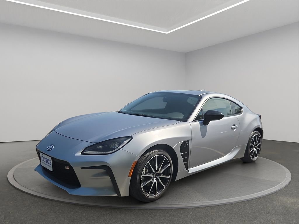 Used 2024 Toyota GR86 RWD image 2