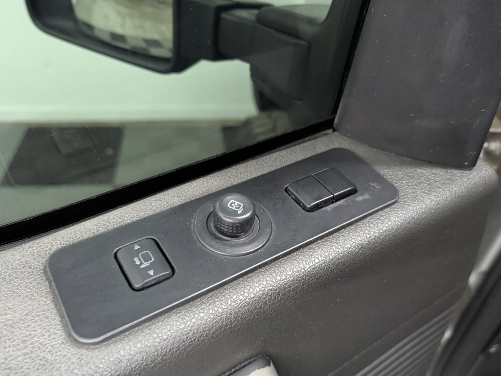 Used 2014 Ford F250 Lariat w/ Chrome Package AWD/4WD image 11