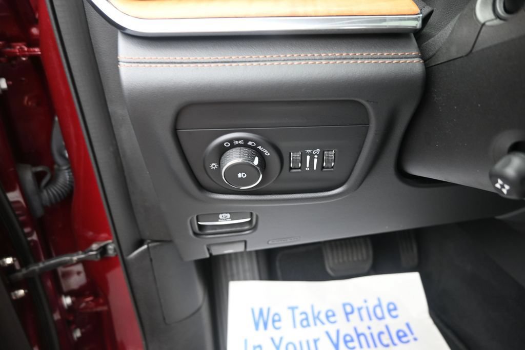 Used 2023 Jeep Grand Cherokee Summit AWD/4WD image 37