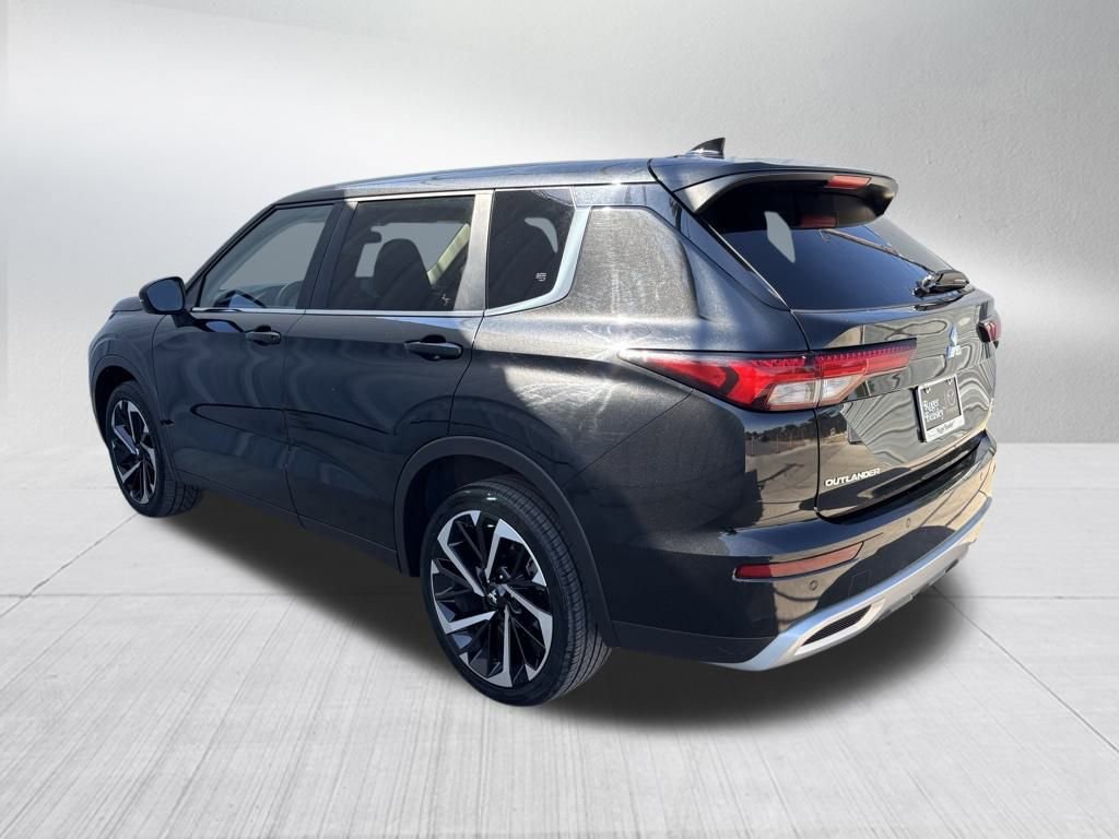 Used 2024 Mitsubishi Outlander SE image 10