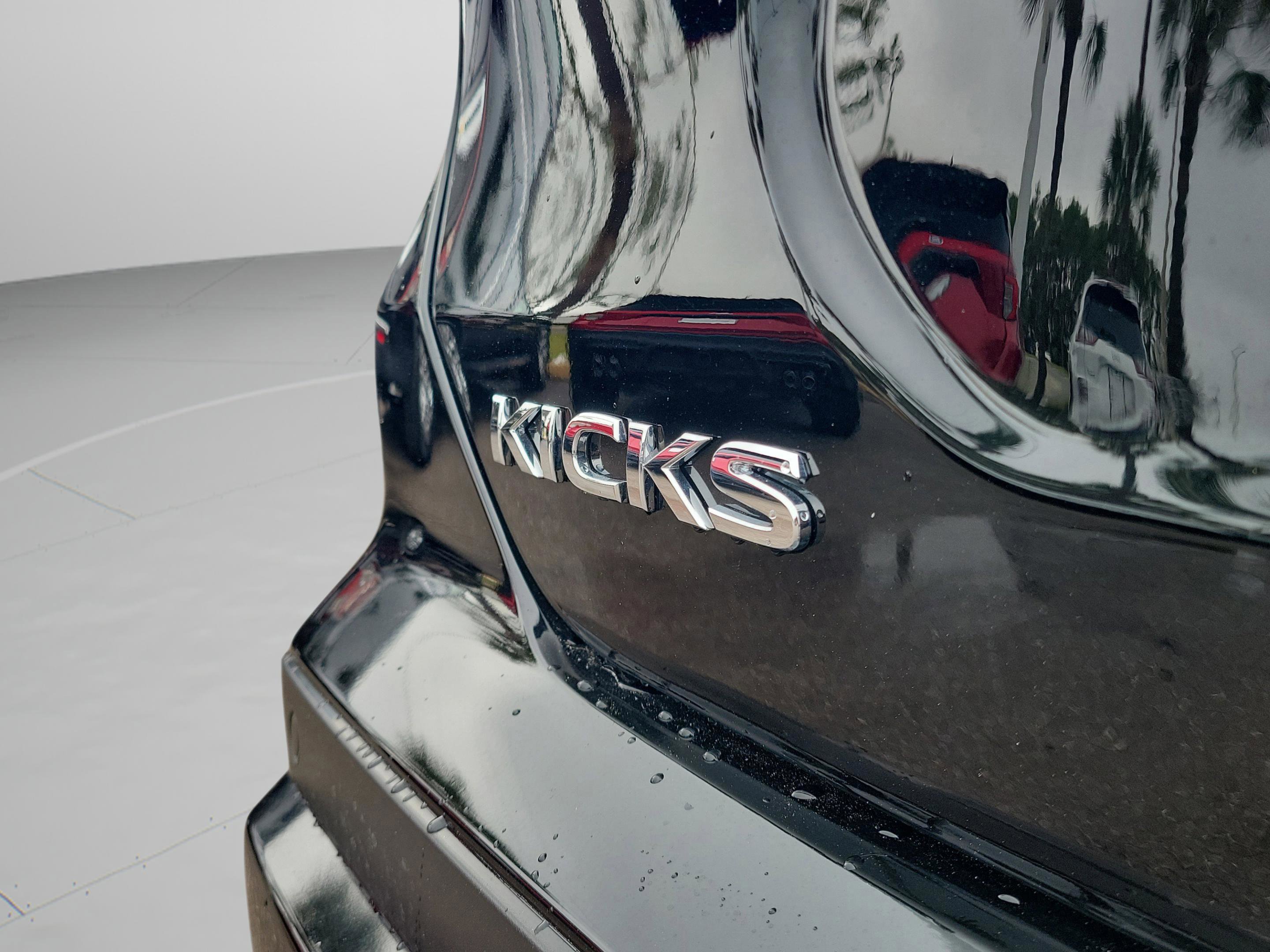 Used 2025 Nissan Kicks Play S image 12