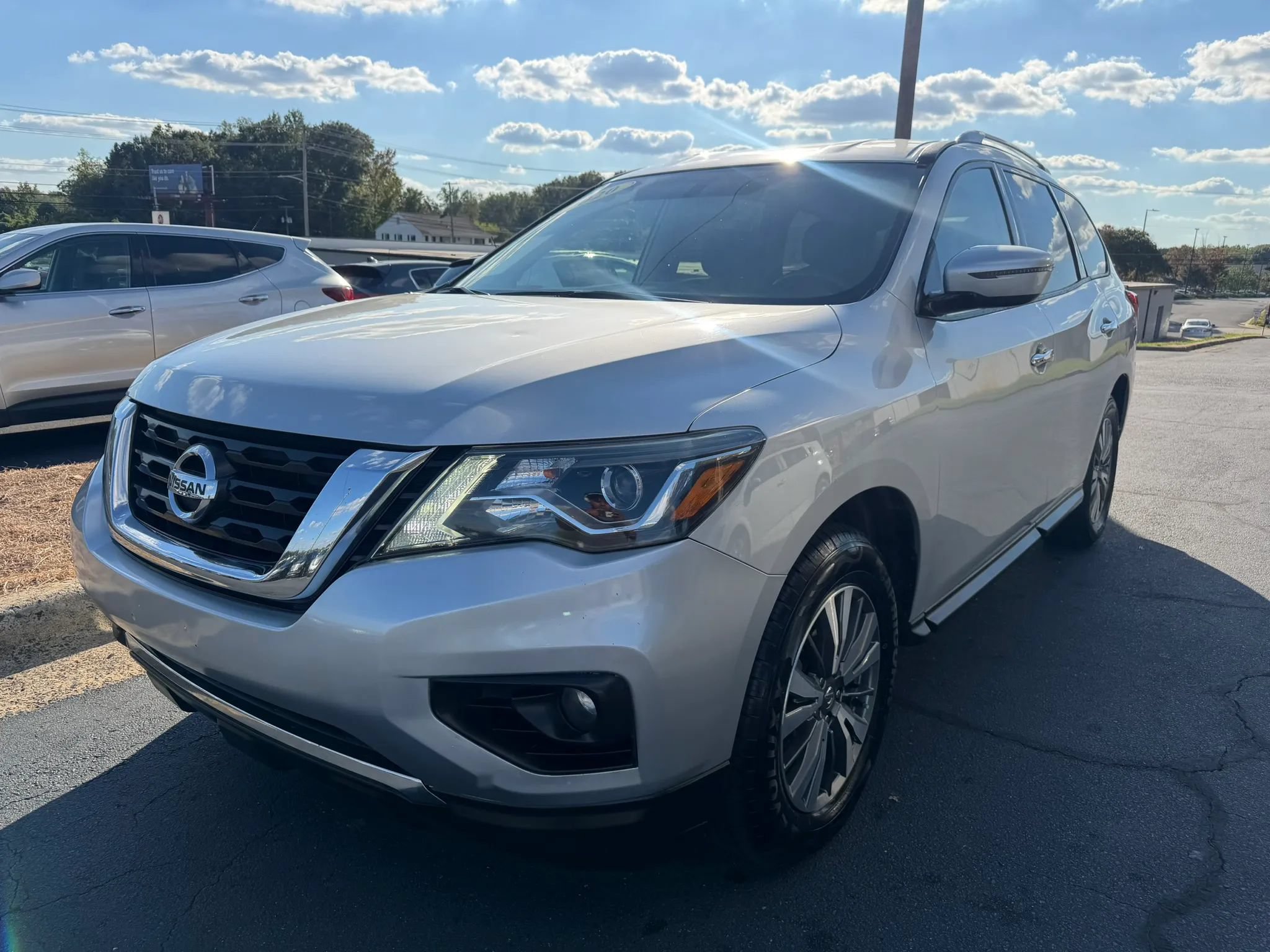 Used 2020 Nissan Pathfinder SV AWD/4WD image 3