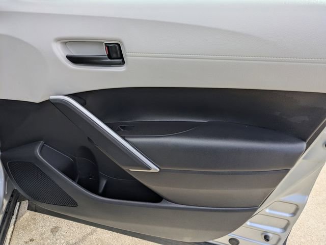 Used 2025 Toyota Corolla Cross L image 32