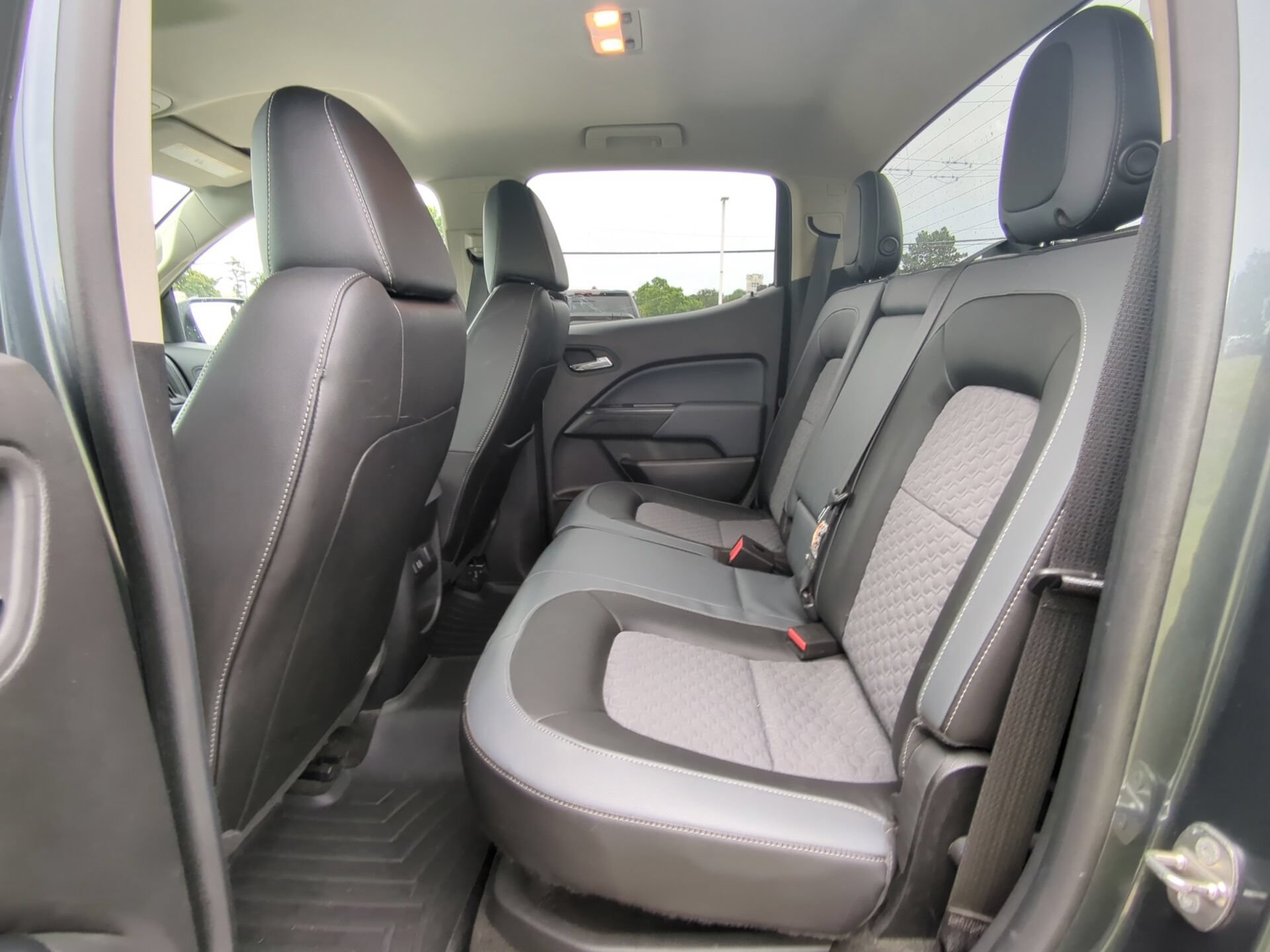 Used 2015 Chevrolet Colorado Z71 AWD/4WD image 10
