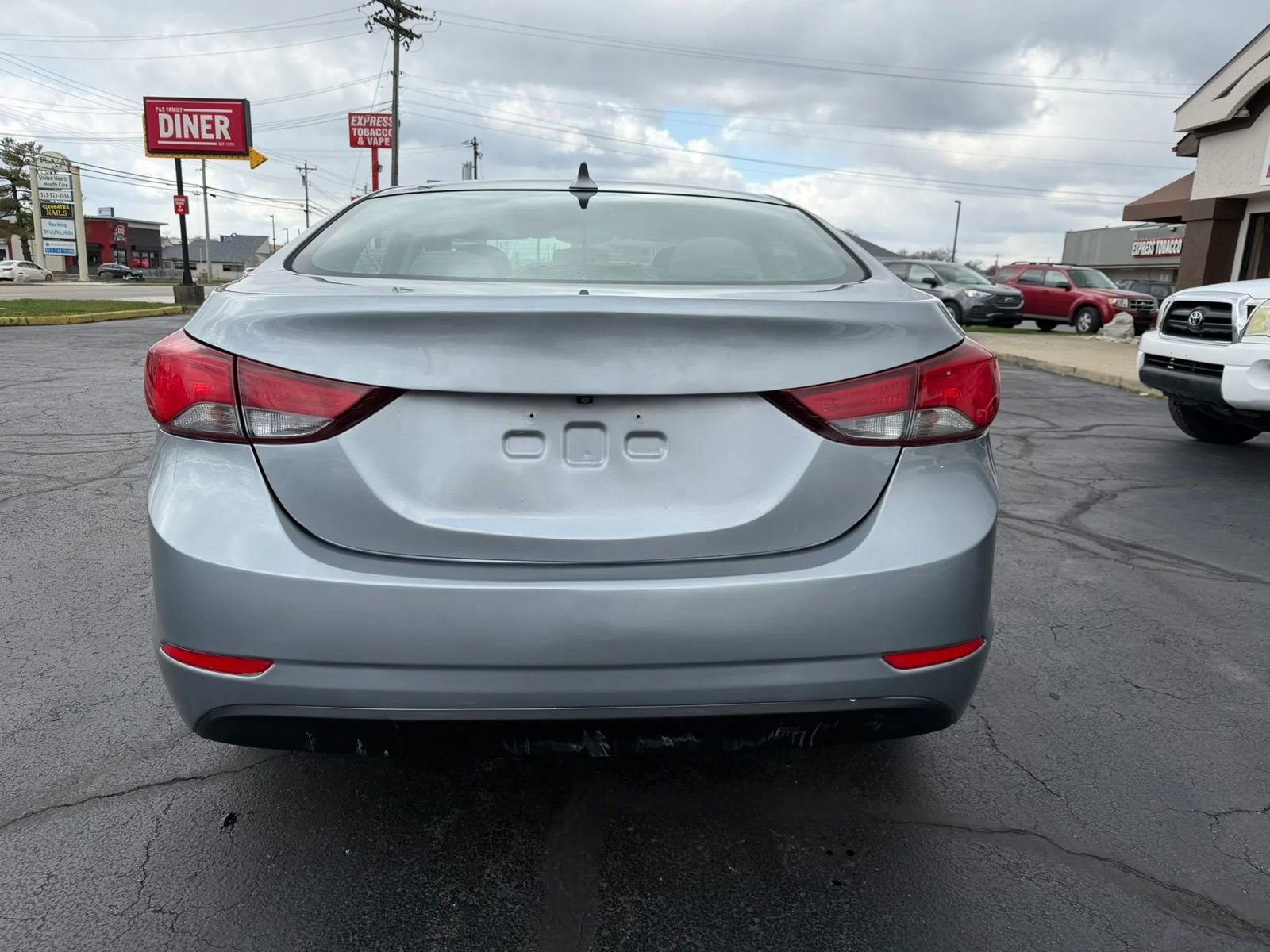 Used 2015 Hyundai Elantra SE w/ Option Group 02 FWD image 5