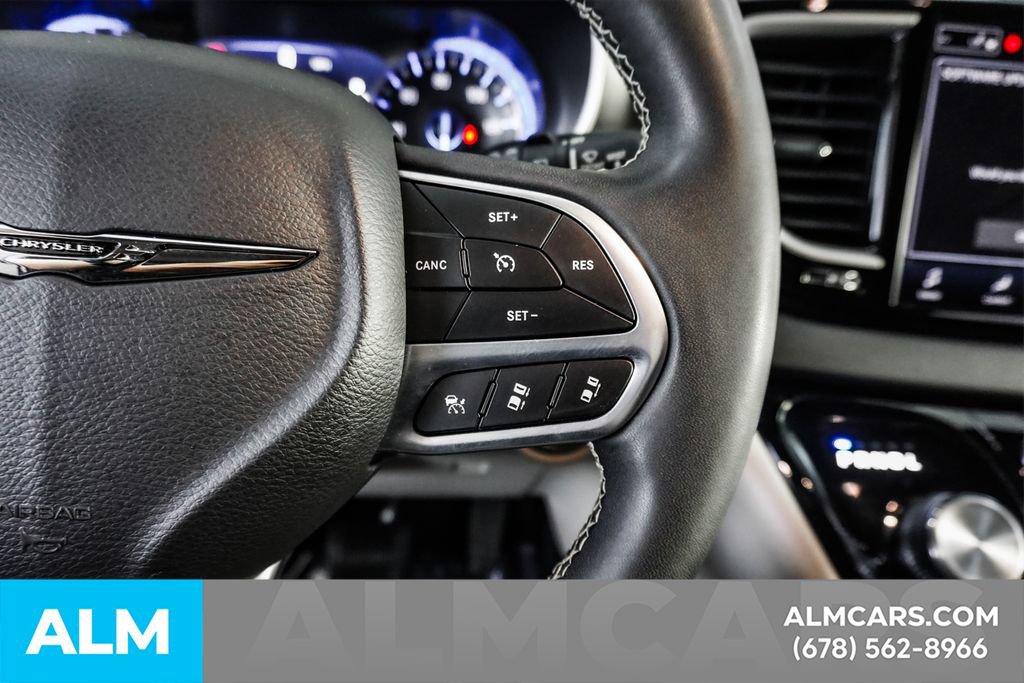 Used 2023 Chrysler Pacifica Touring-L FWD image 27