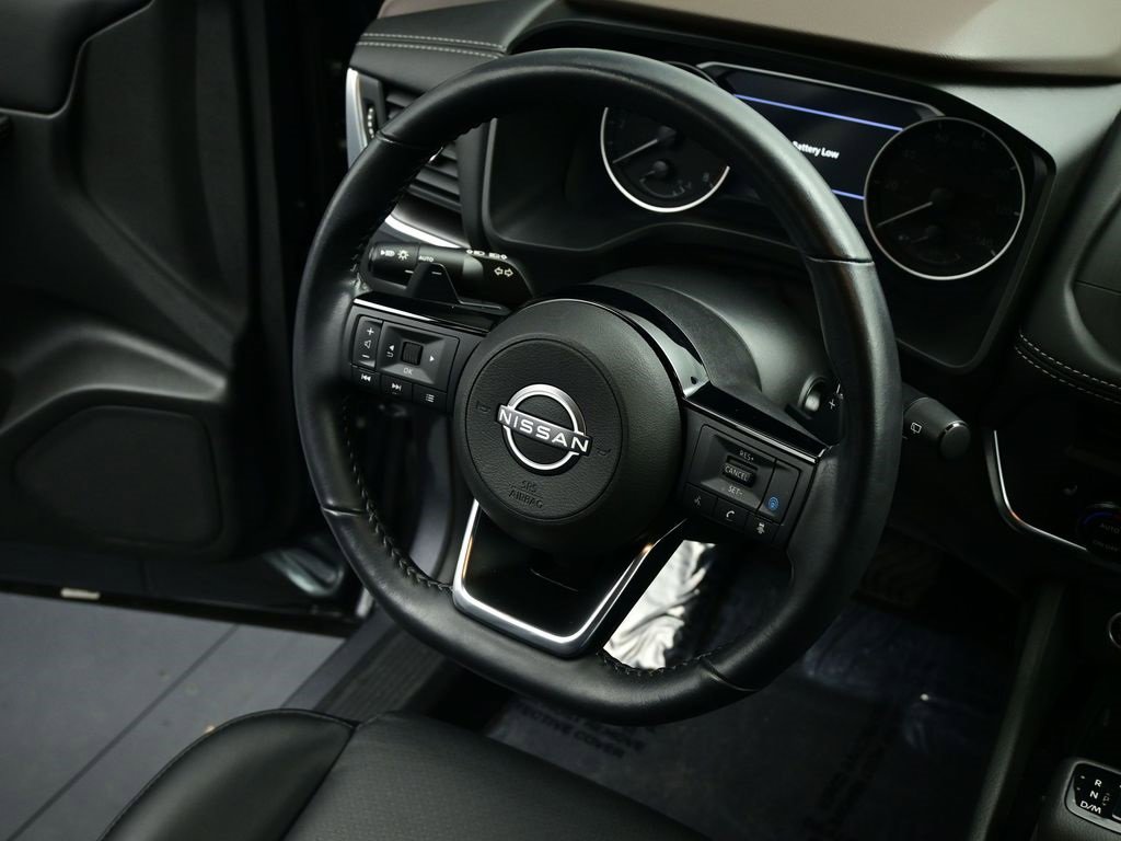 Used 2023 Nissan Rogue SV w/ SV Premium B Package image 8