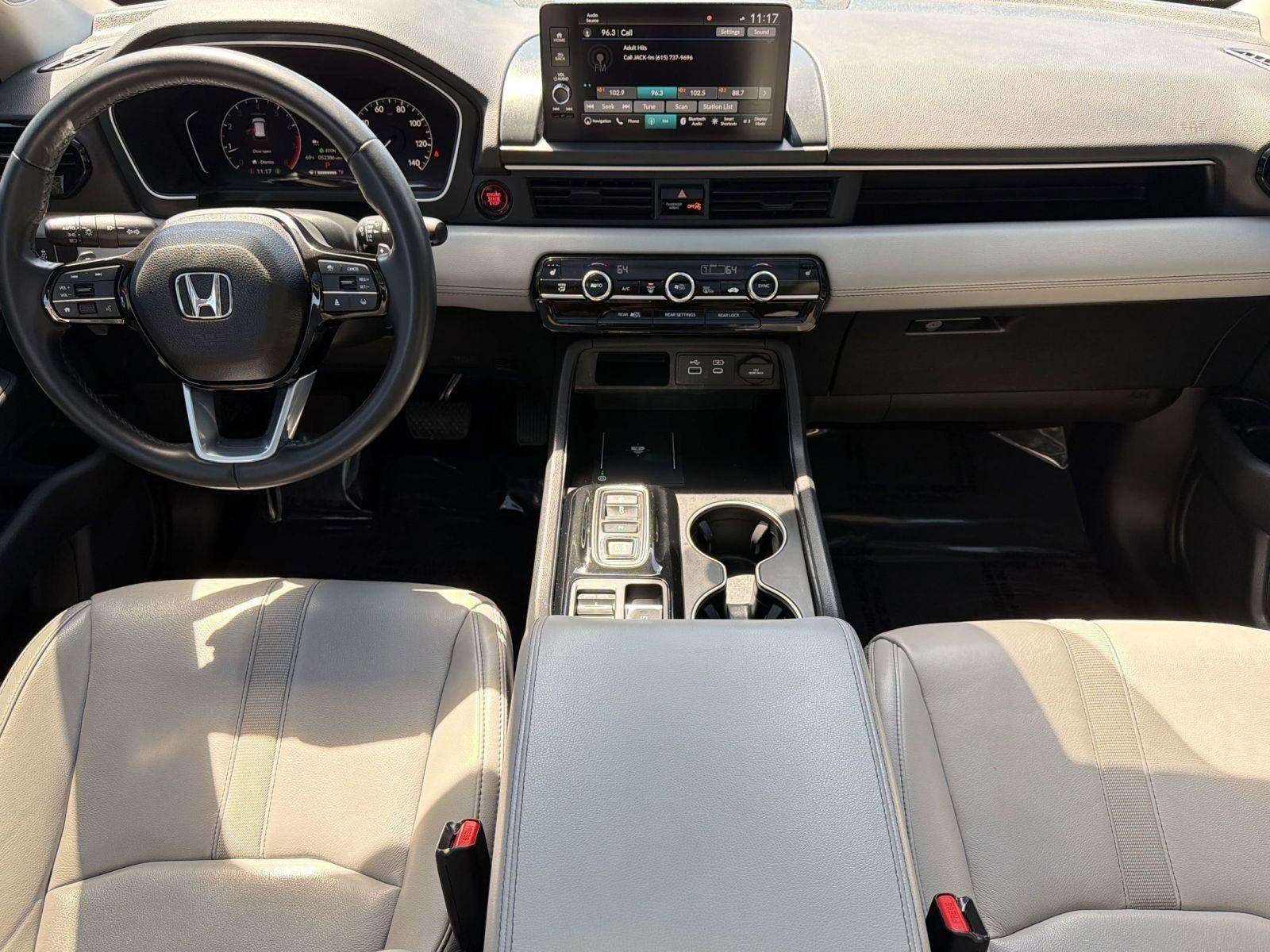 Used 2023 Honda Pilot Touring image 16