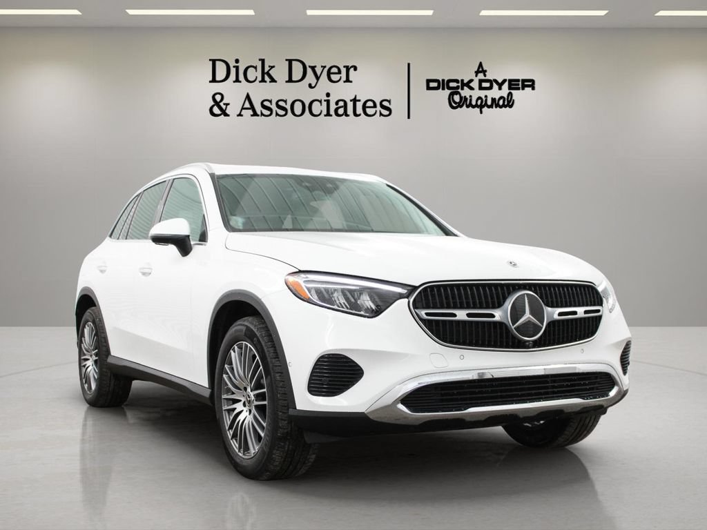 Used 2025 Mercedes-Benz GLC 300 image 3