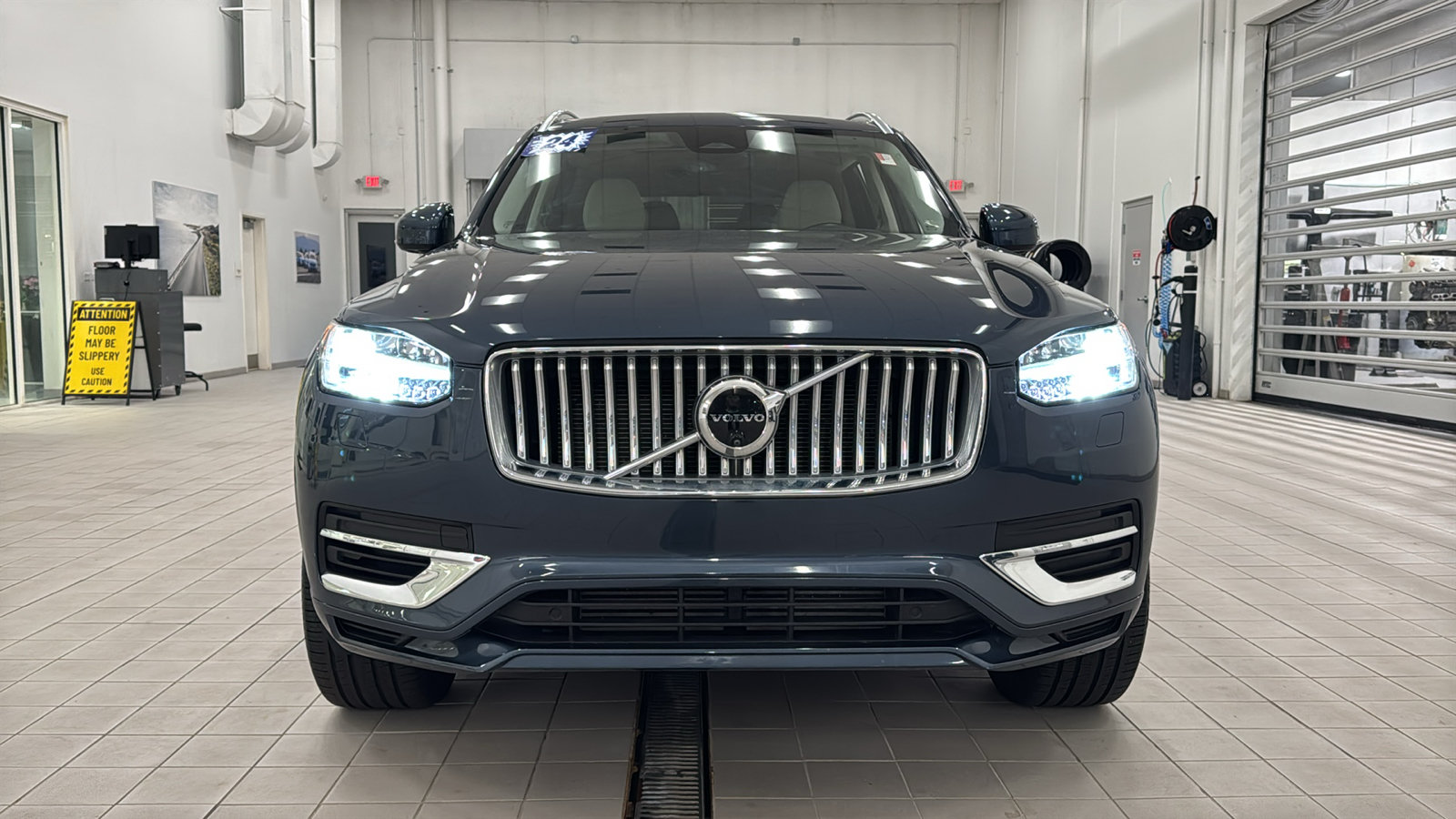Used 2024 Volvo XC90 T8 Plus AWD/4WD image 10
