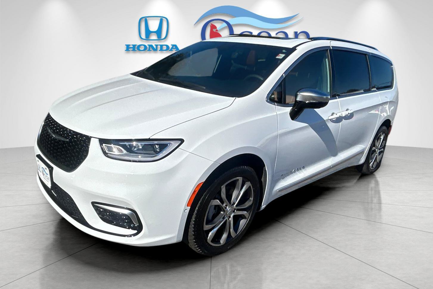 Used 2026 Chrysler Pacifica Pinnacle AWD/4WD image 7