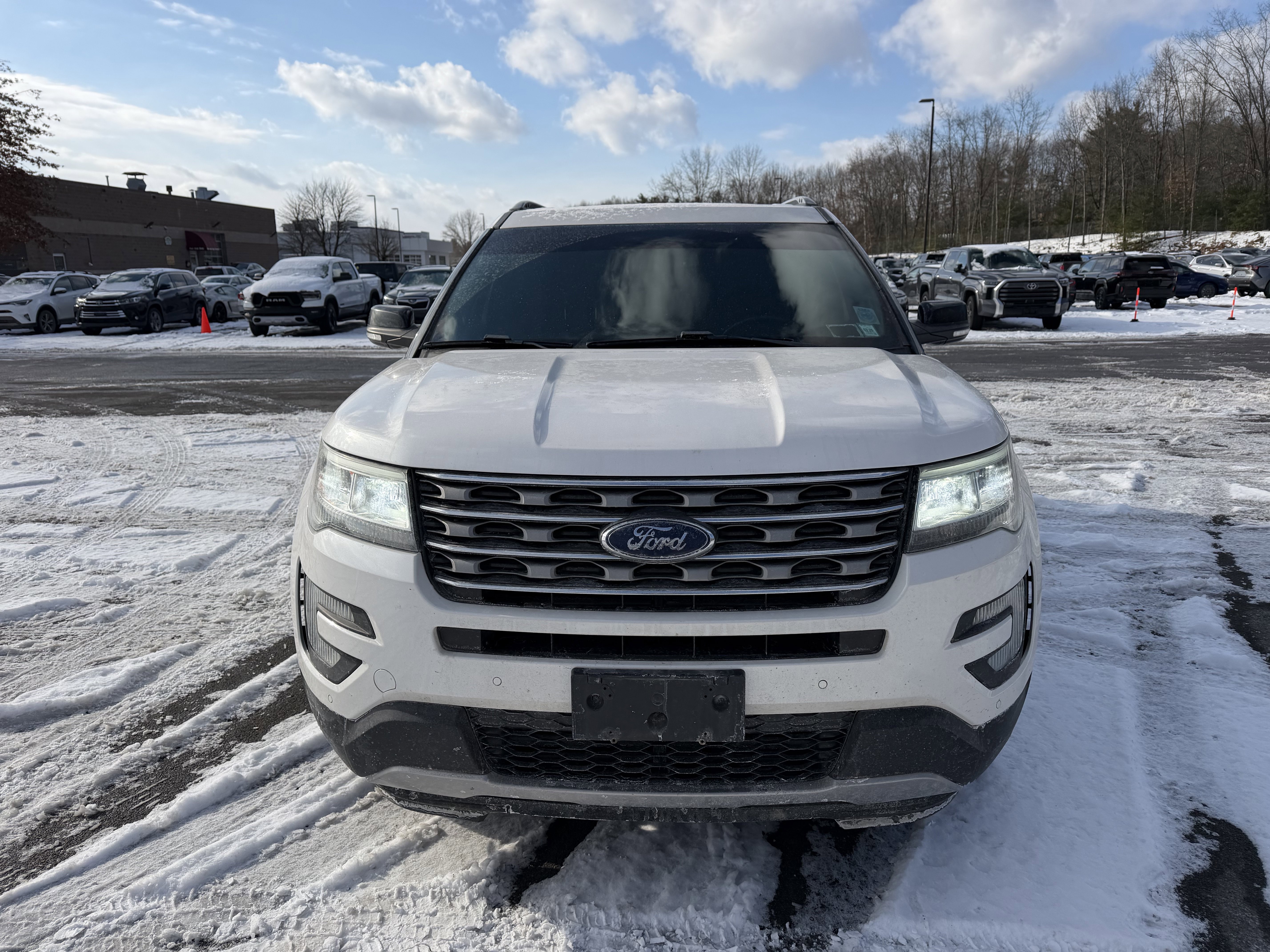 Used 2017 Ford Explorer XLT w/ Equipment Group 202A image 12