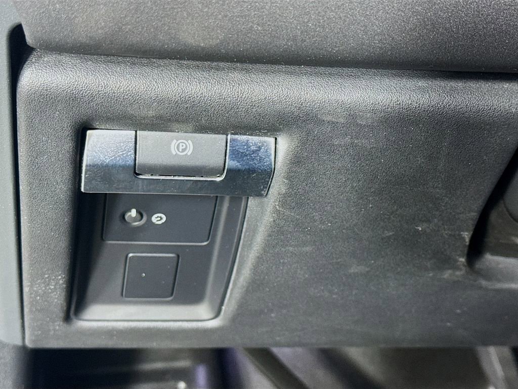 Used 2021 Land Rover Defender 110 X-Dynamic SE AWD/4WD image 10