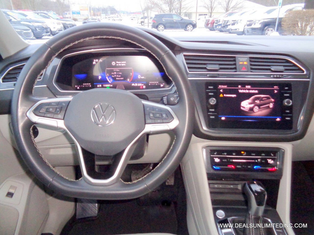 Used 2024 Volkswagen Tiguan SE image 11