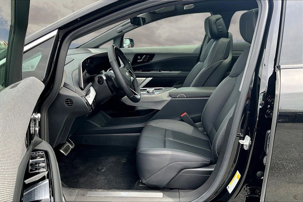 Certified 2025 Cadillac Optiq Luxury 2 w/ LPO, Floor Liner Package AWD/4WD image 21