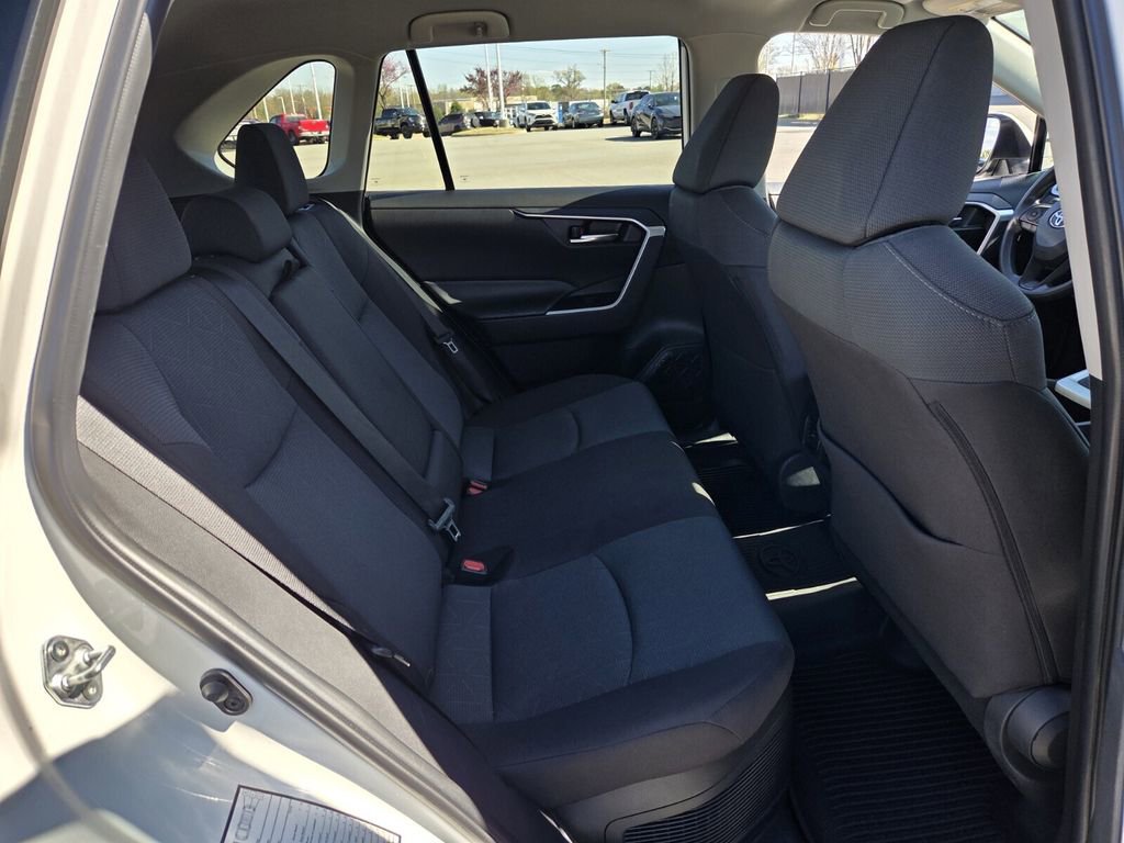 Used 2025 Toyota RAV4 XLE image 12