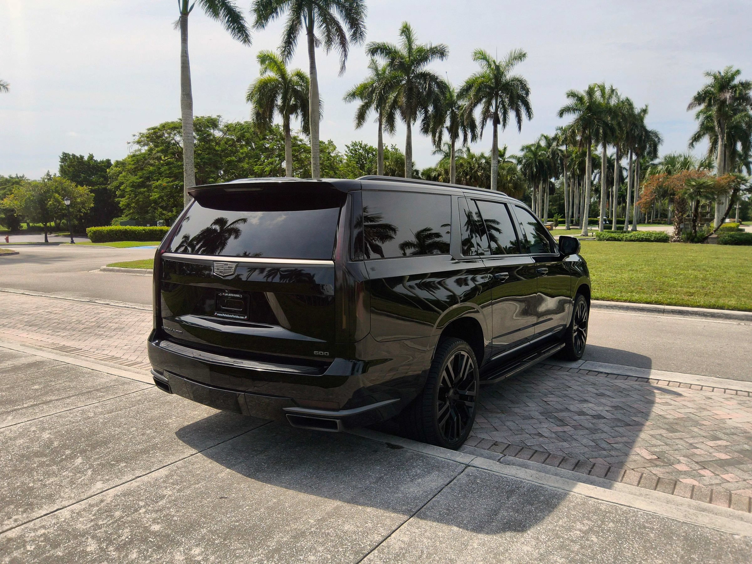 Used 2023 Cadillac Escalade ESV Luxury AWD/4WD image 20
