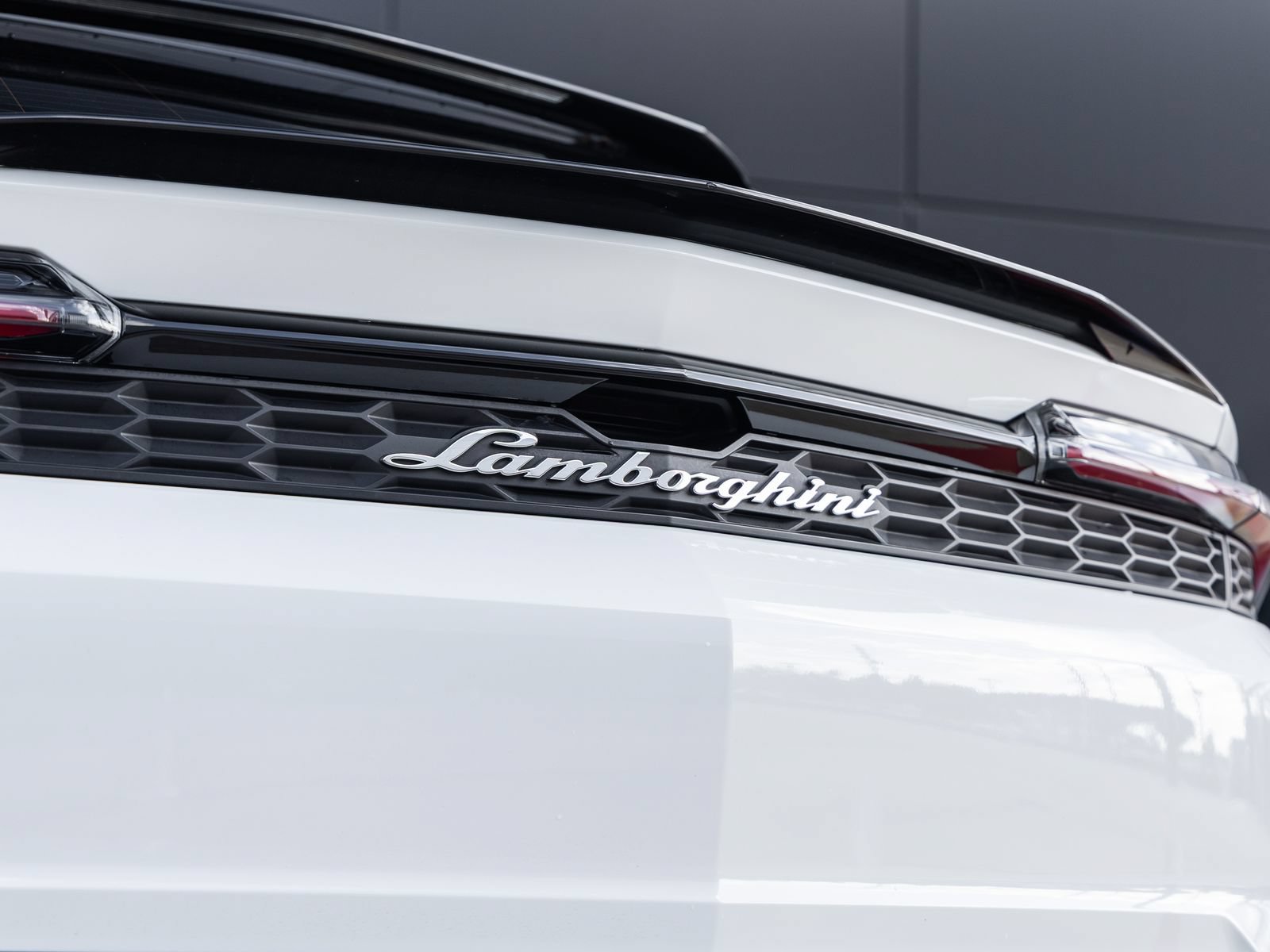 Used 2025 Lamborghini Urus S AWD/4WD image 12